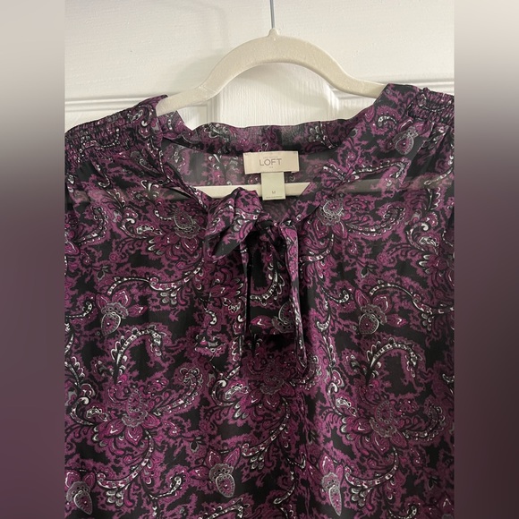 LOFT Sheer Purple & Black MEDIUM Top 💜 - Picture 3 of 6